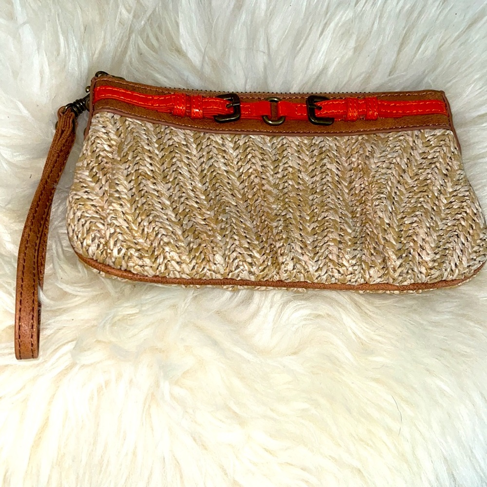 Express straw wristlet clutch